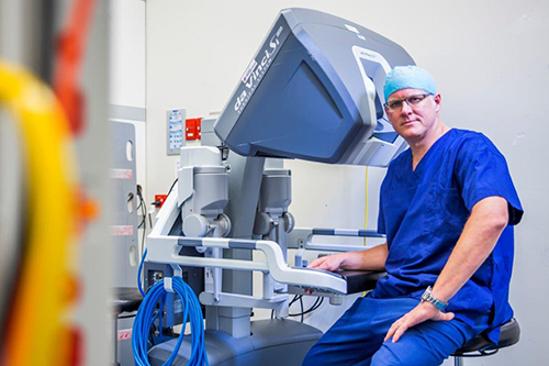 Associate Professor Russell Land - single incision robotic hysterectomy 